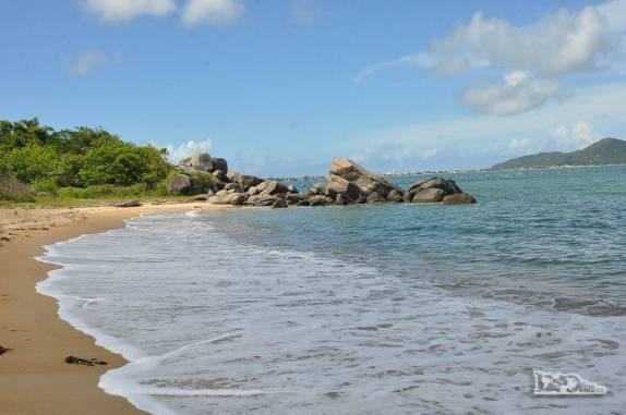 Praia do Cardoso, início da nossa trilha pelas praias mais isoladas de Bombinhas, litoral de Santa Catarina